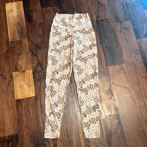 Offline by Arie Leggings.  Size medium.  Excellent condition.